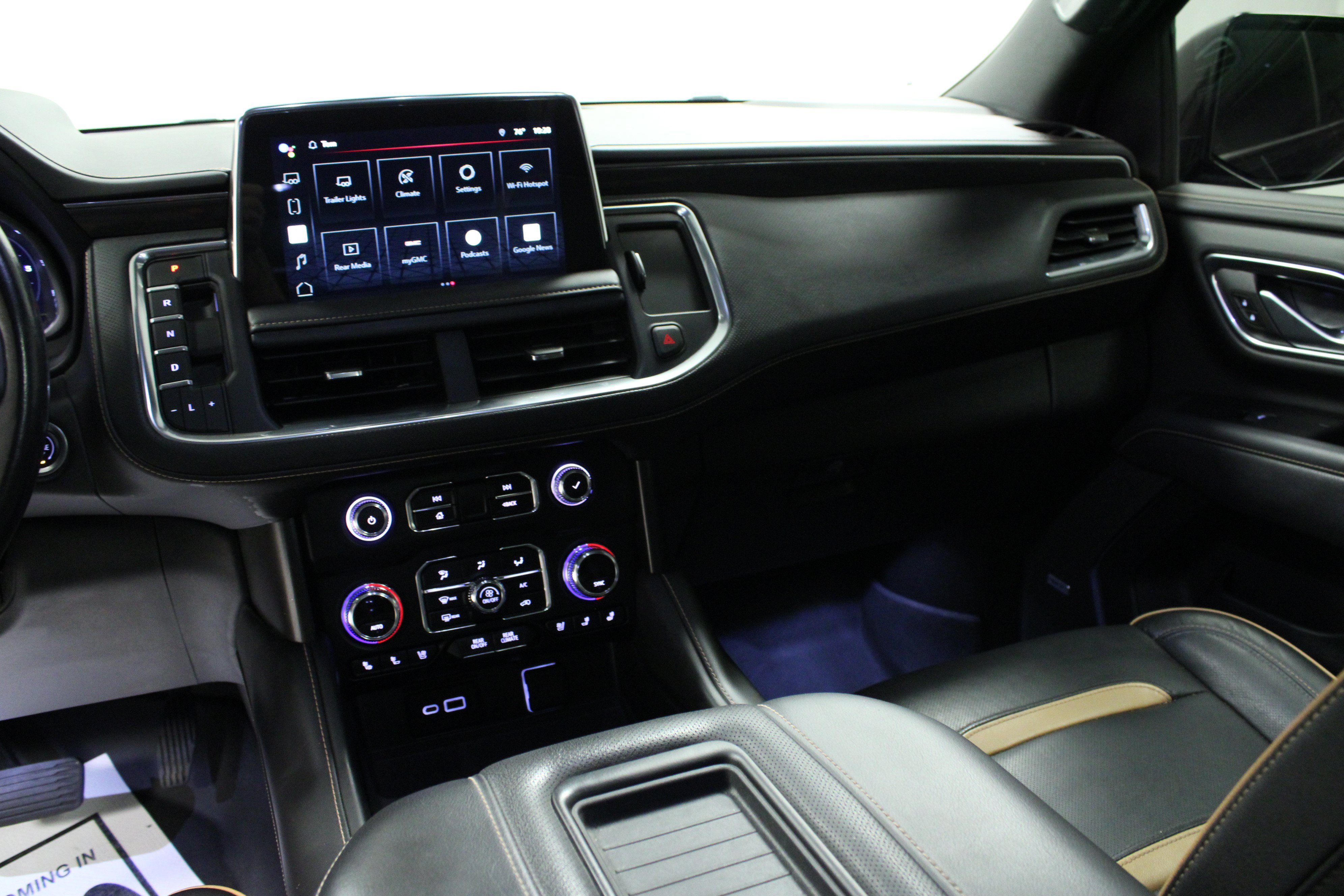 Used 2022 GMC Yukon AT4 w/ AT4 Premium Package AWD/4WD image 21