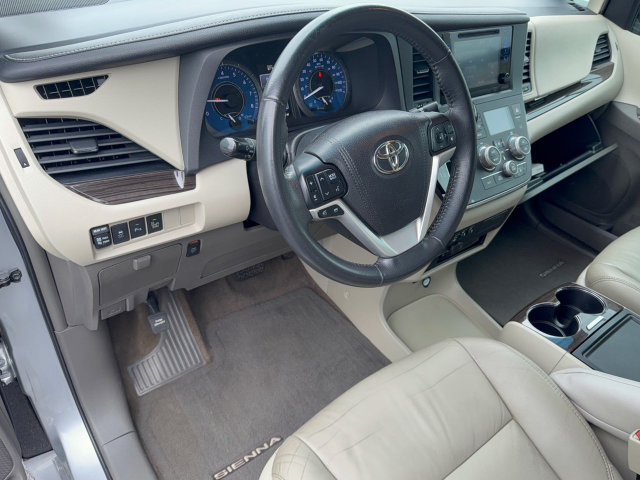 Used 2017 Toyota Sienna XLE Premium FWD image 16