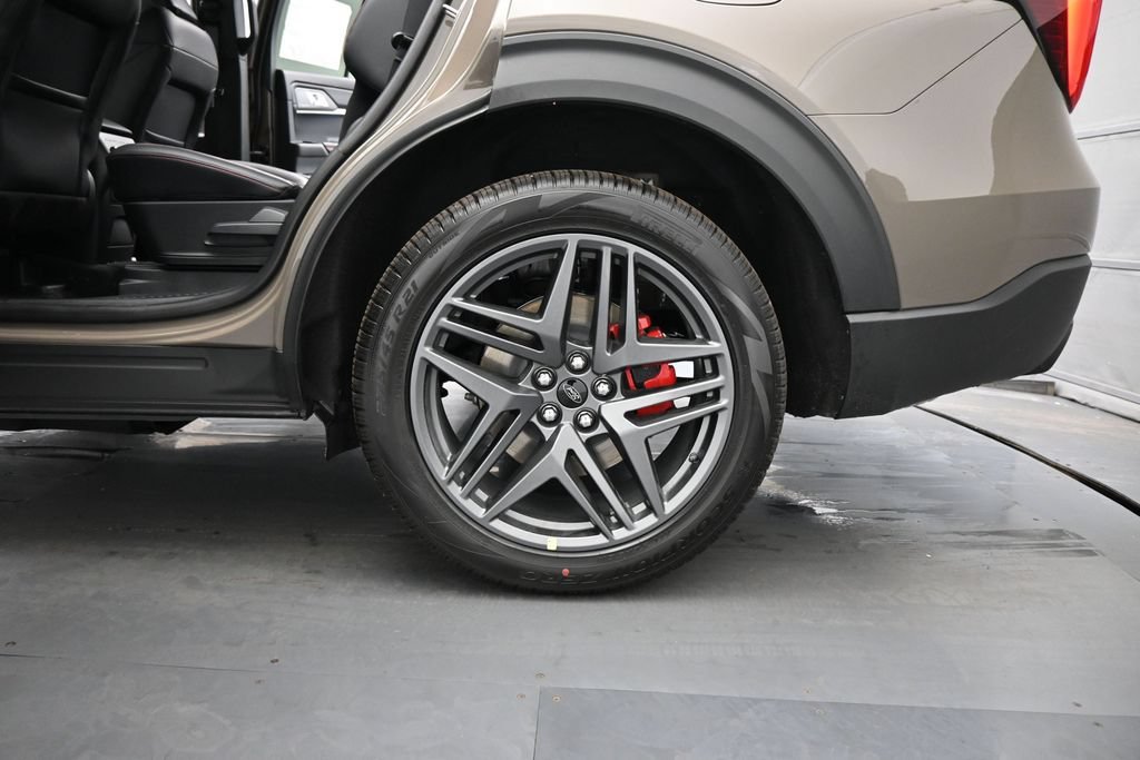 New 2026 Ford Explorer ST-Line w/ ST-Line Street Pack RWD image 25