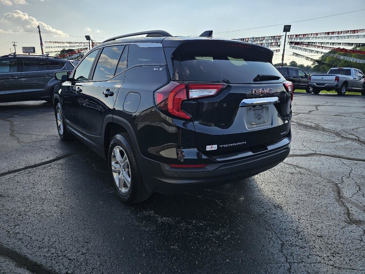 Used 2023 GMC Terrain SLE w/ Driver Convenience Package AWD/4WD image 33