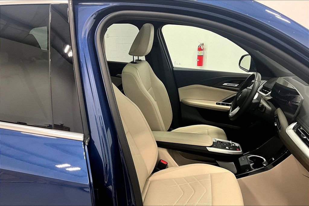 Certified 2025 BMW X1 xDrive28i w/ Technology Package image 7