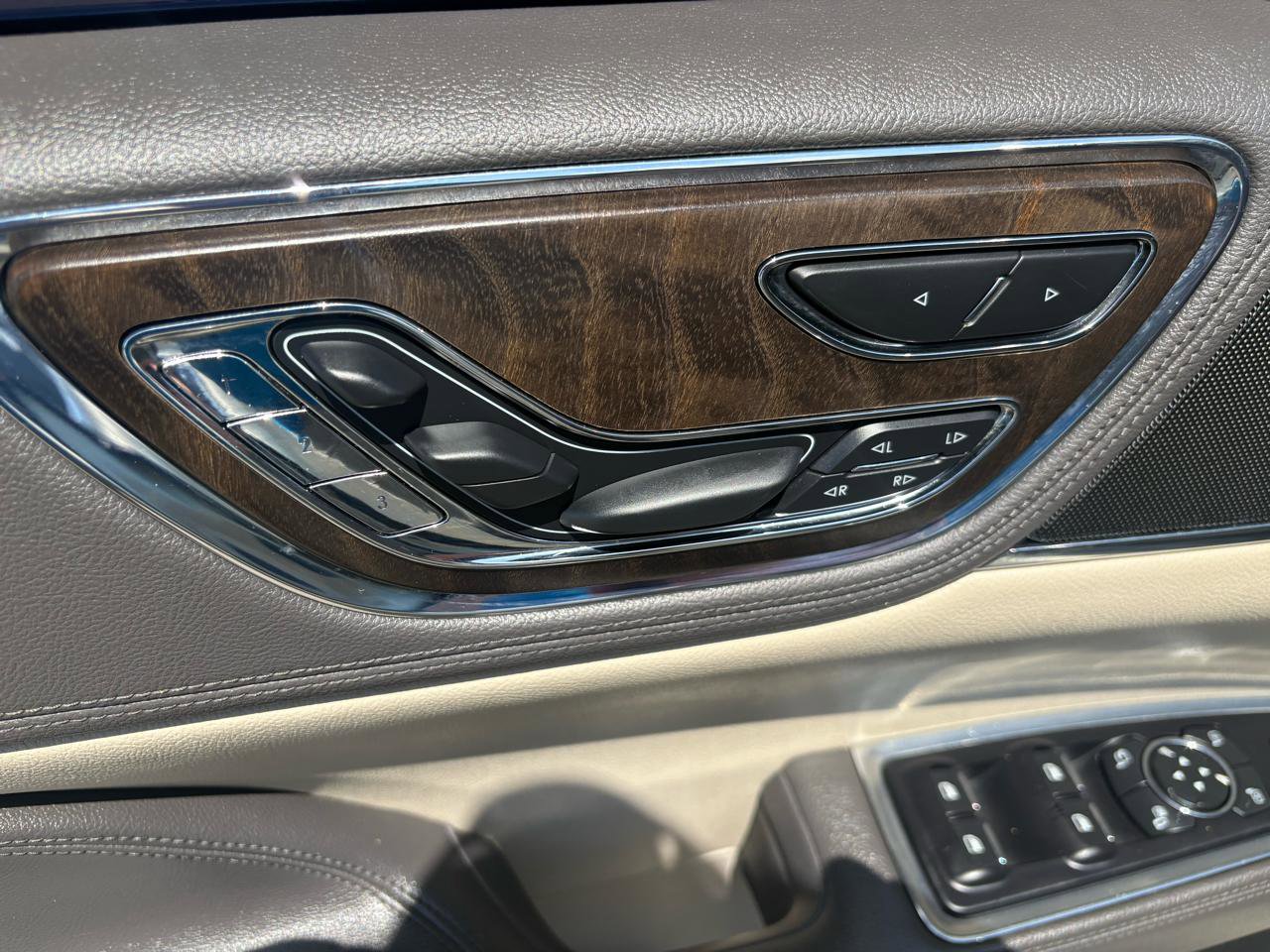 Used 2018 Lincoln Continental Reserve w/ Continental Climate Package AWD/4WD image 13