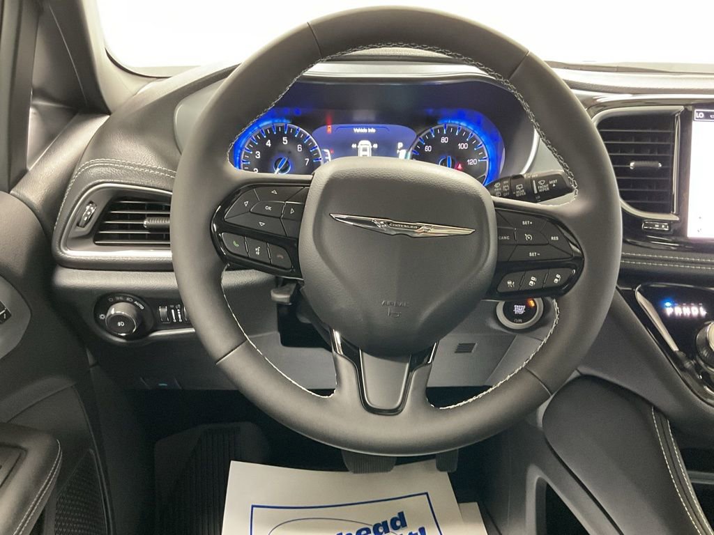 New 2025 Chrysler Pacifica Limited image 13