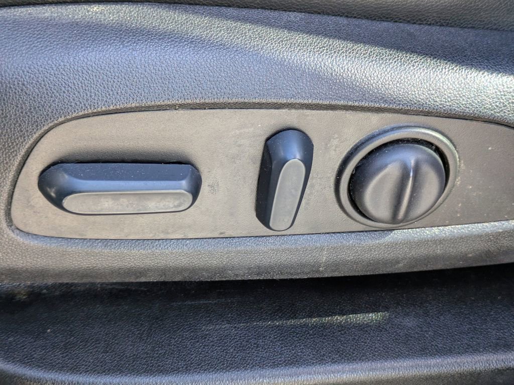 Used 2023 GMC Terrain SLT w/ Infotainment Package II image 19