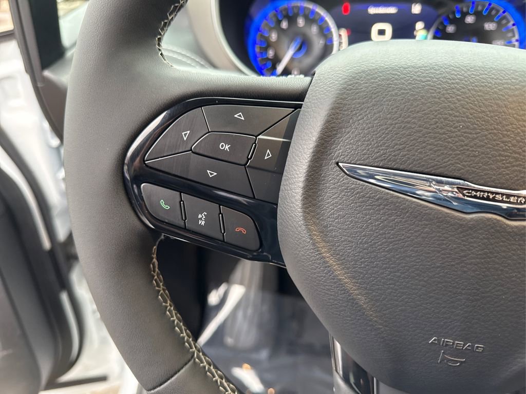 Used 2024 Chrysler Pacifica Limited w/ S Appearance Package image 39