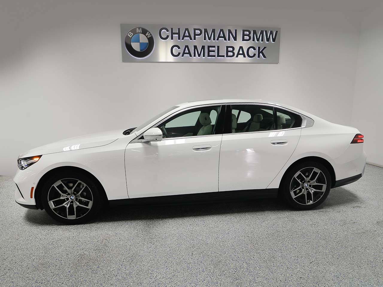 New 2026 BMW i5 eDrive40 image 3