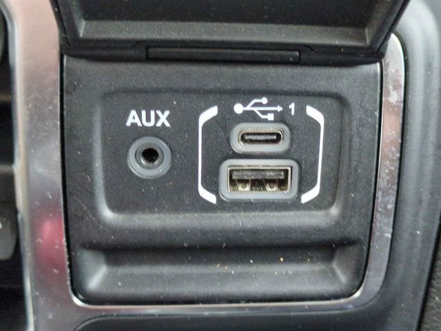 Used 2023 Jeep Wrangler Unlimited Sahara w/ Cold Weather Group AWD/4WD image 22