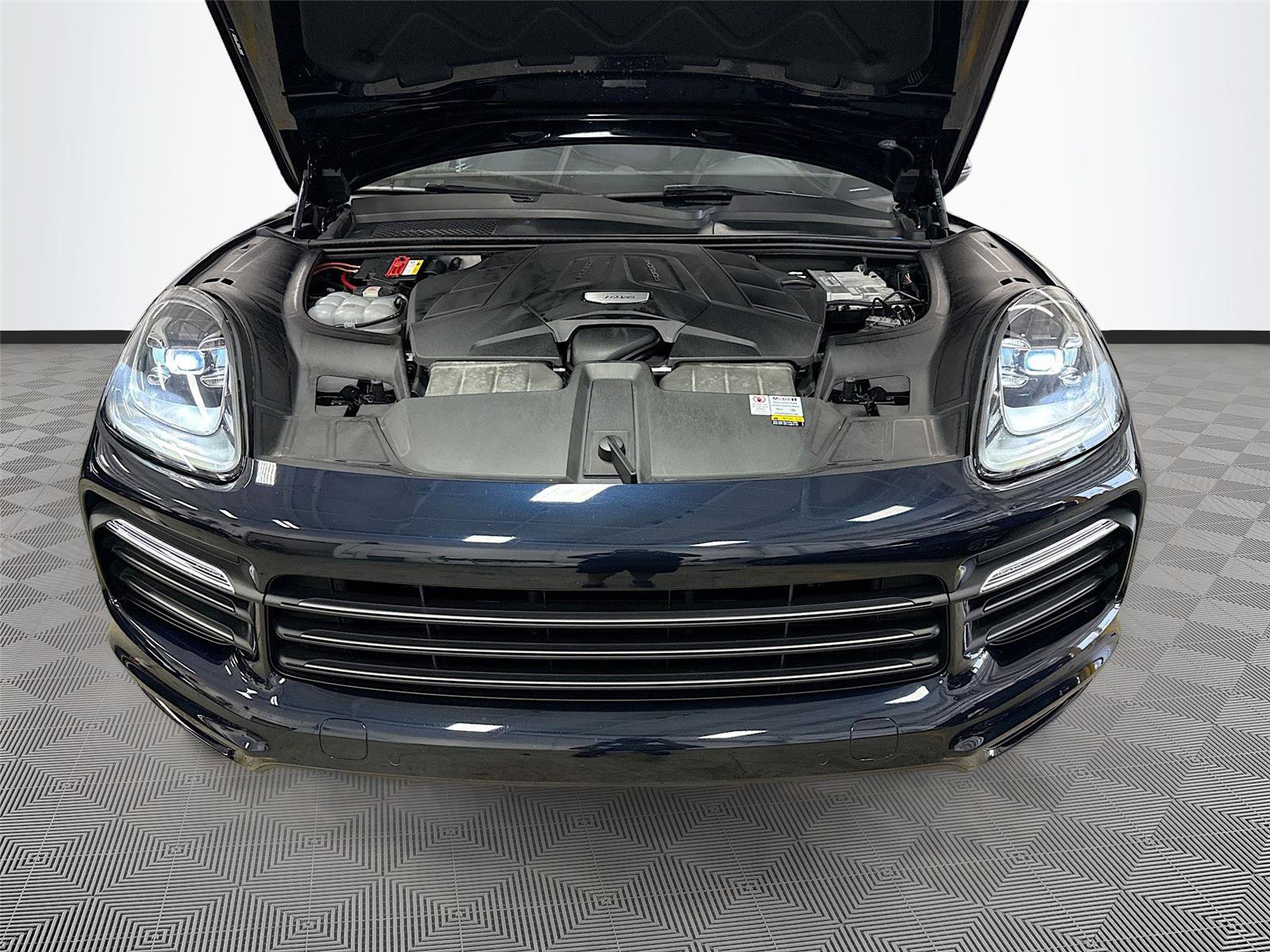 Used 2022 Porsche Cayenne Platinum Edition AWD/4WD image 32