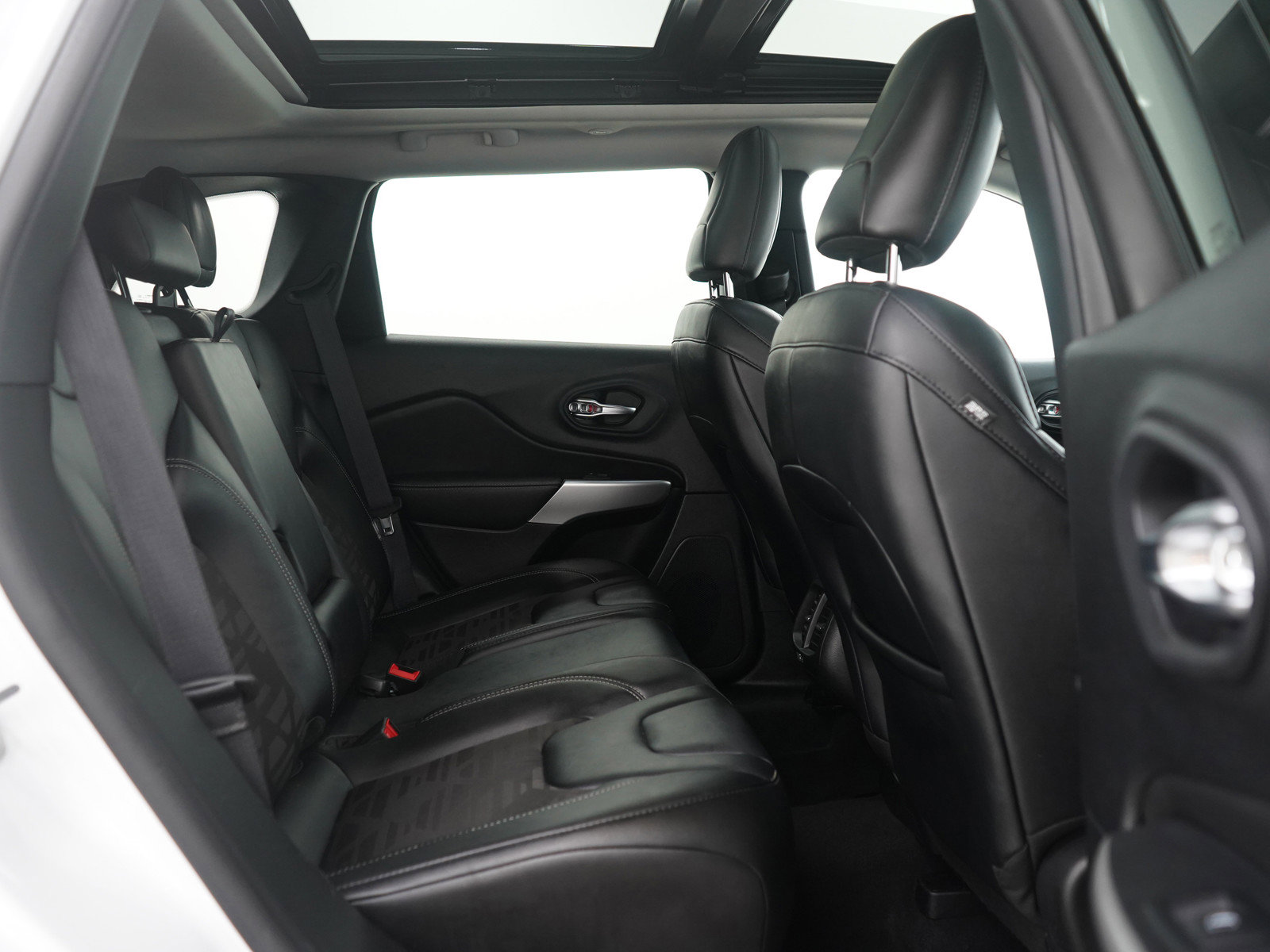 Used 2022 Jeep Cherokee Latitude w/ Sun & Sound Group image 12