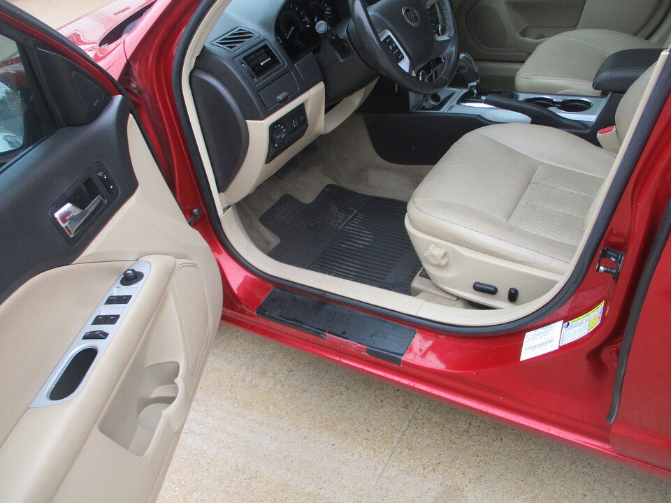Used 2010 Mercury Milan Premier AWD/4WD image 9