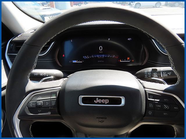 Certified 2023 Jeep Grand Cherokee Limited AWD/4WD image 15