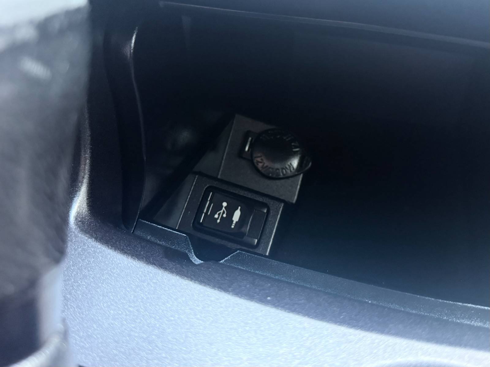 Used 2015 Toyota Camry SE FWD image 17