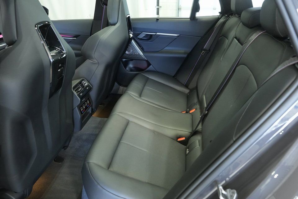 Used 2025 BMW M5 Touring image 40