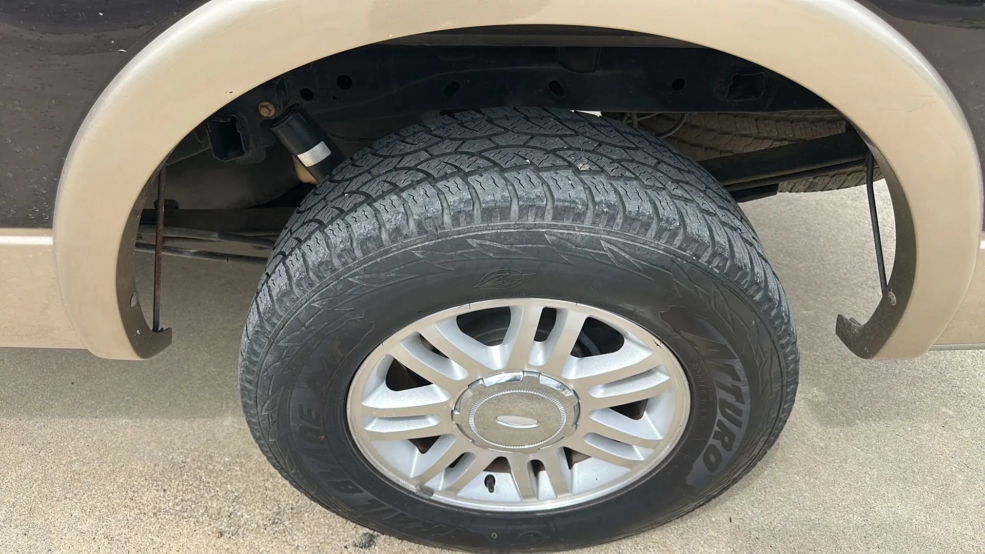 Used 2013 Ford F150 Lariat w/ Mid Equipment Group AWD/4WD image 11