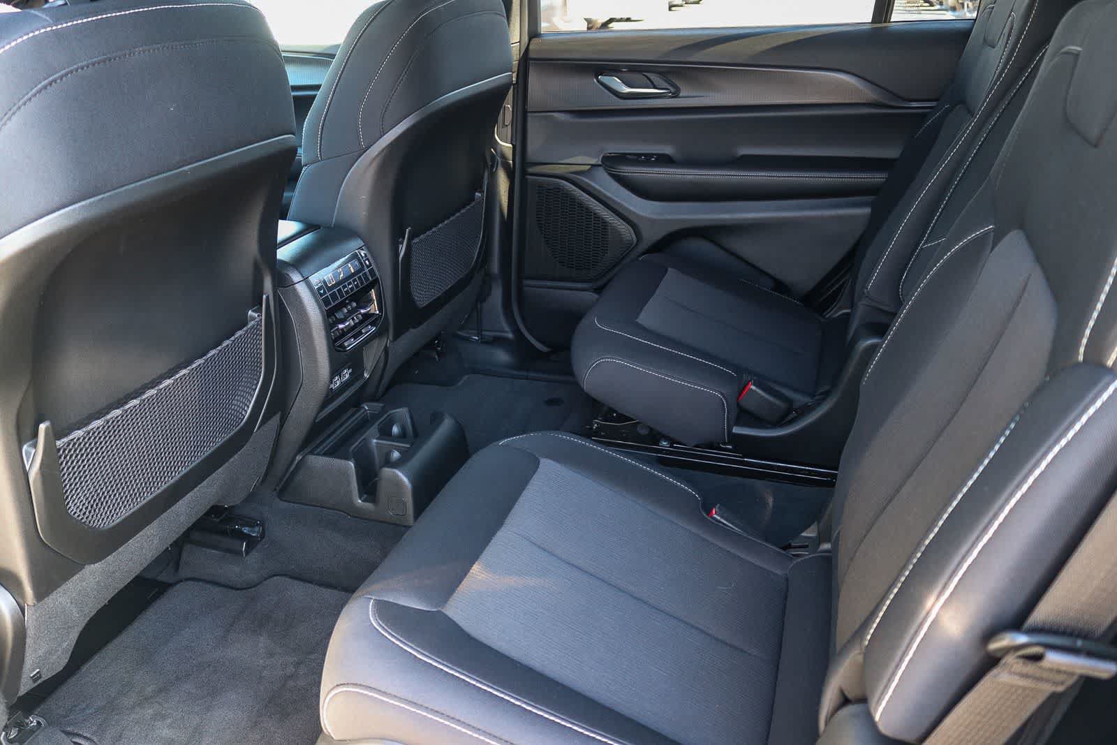 Used 2025 Jeep Grand Cherokee L Laredo RWD image 18