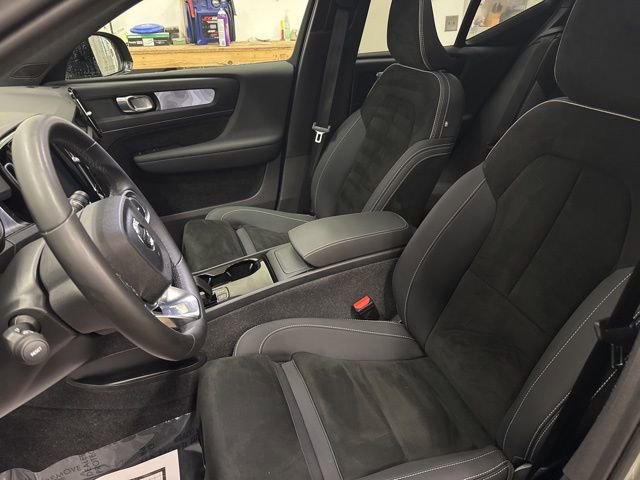 Used 2023 Volvo XC40 Recharge Plus image 13