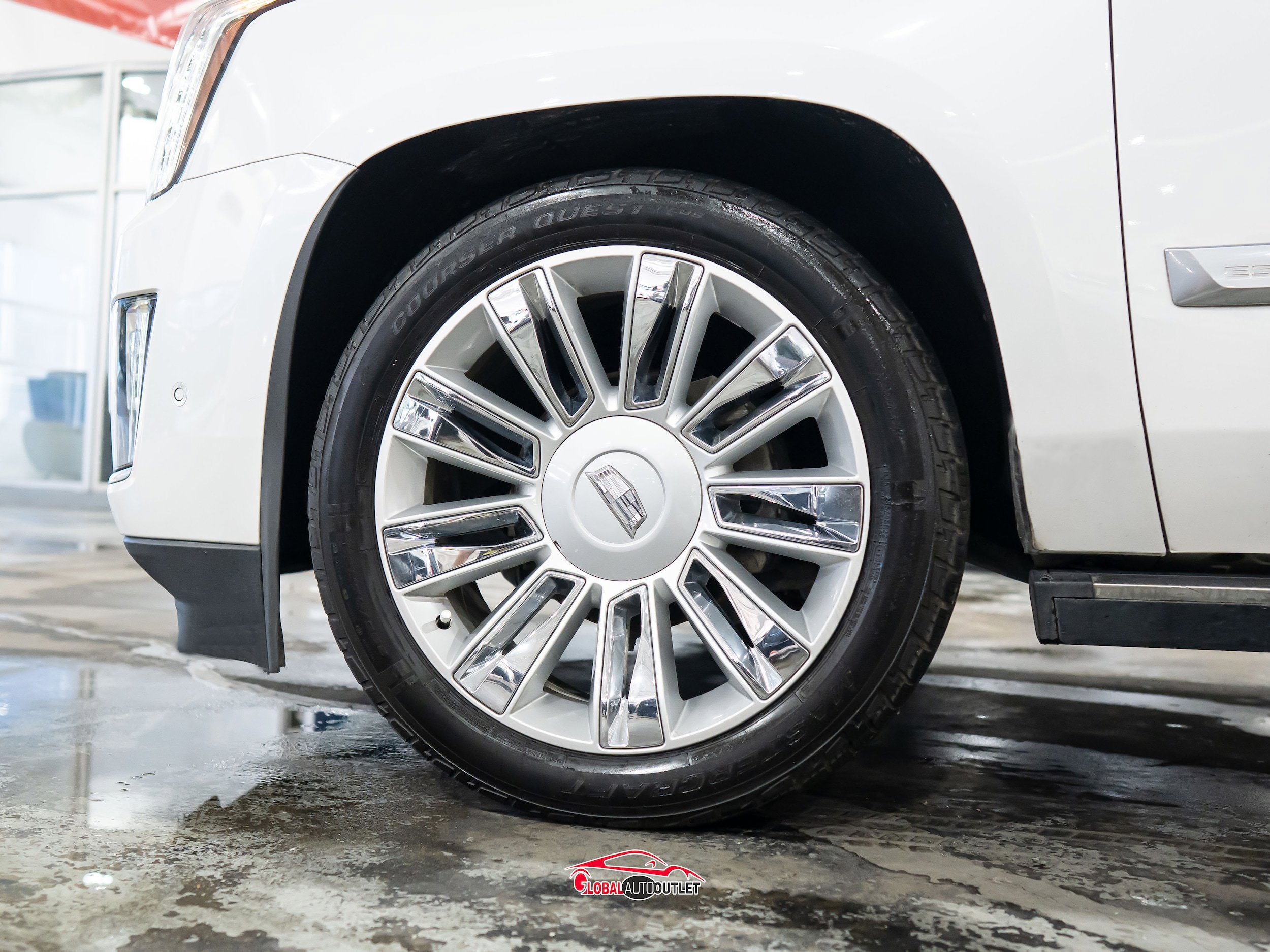Used 2018 Cadillac Escalade ESV Platinum AWD/4WD image 10