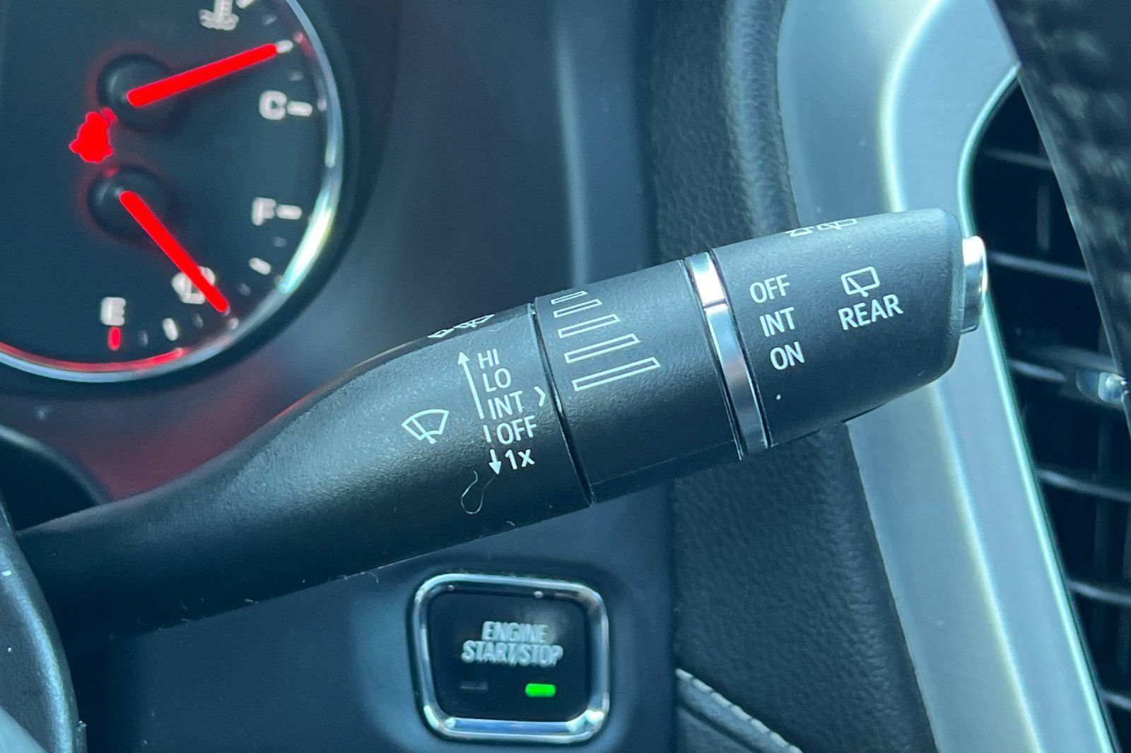 Used 2021 GMC Acadia SLT w/ Technology Package AWD/4WD image 40