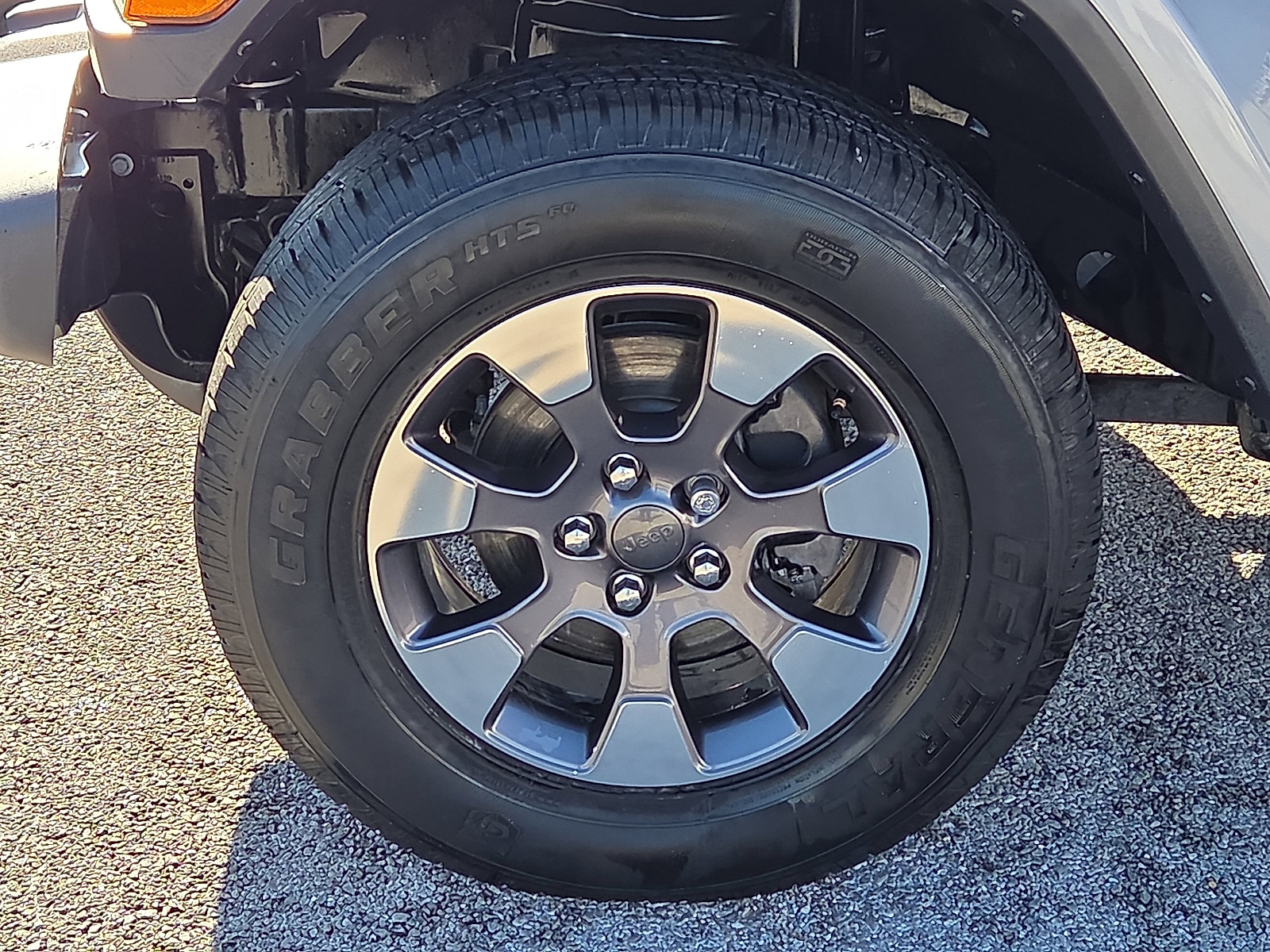 Used 2018 Jeep Wrangler Unlimited Sahara image 7