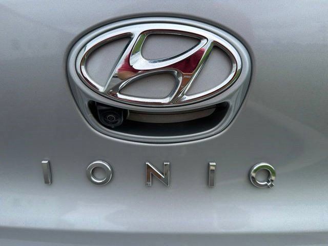 Used 2020 Hyundai Ioniq Limited FWD image 14