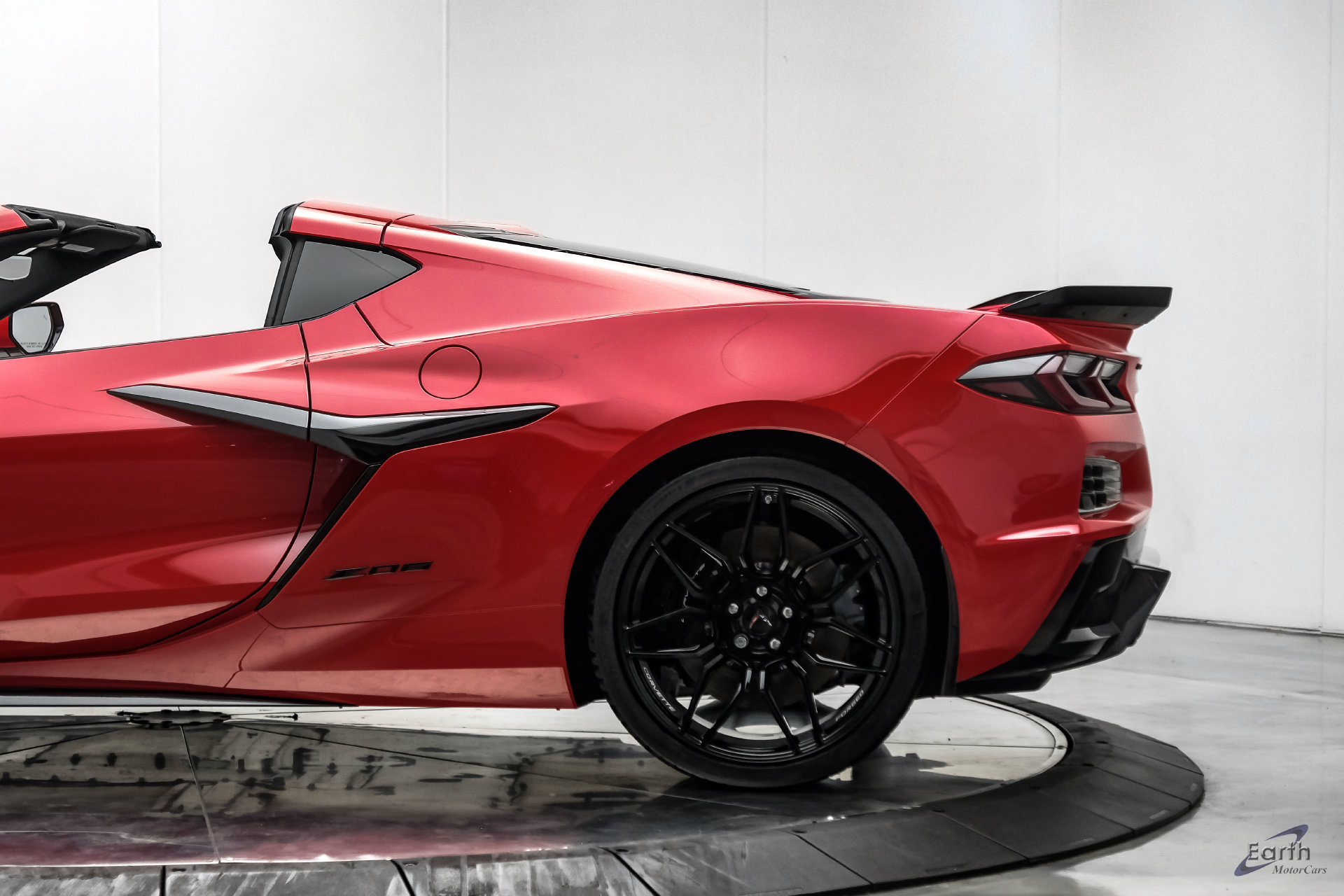Used 2024 Chevrolet Corvette Z06 RWD image 12