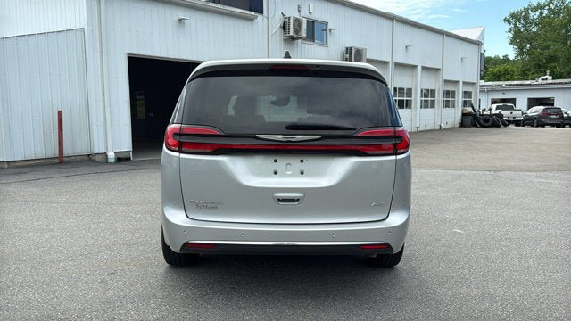 Certified 2024 Chrysler Pacifica Touring-L AWD/4WD image 7
