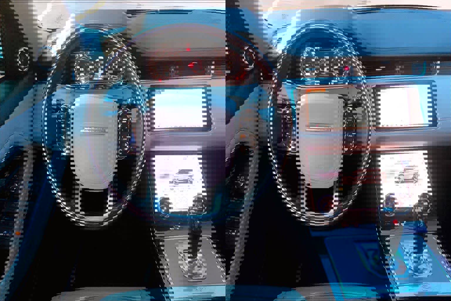 Used 2020 Land Rover Range Rover Evoque SE image 6