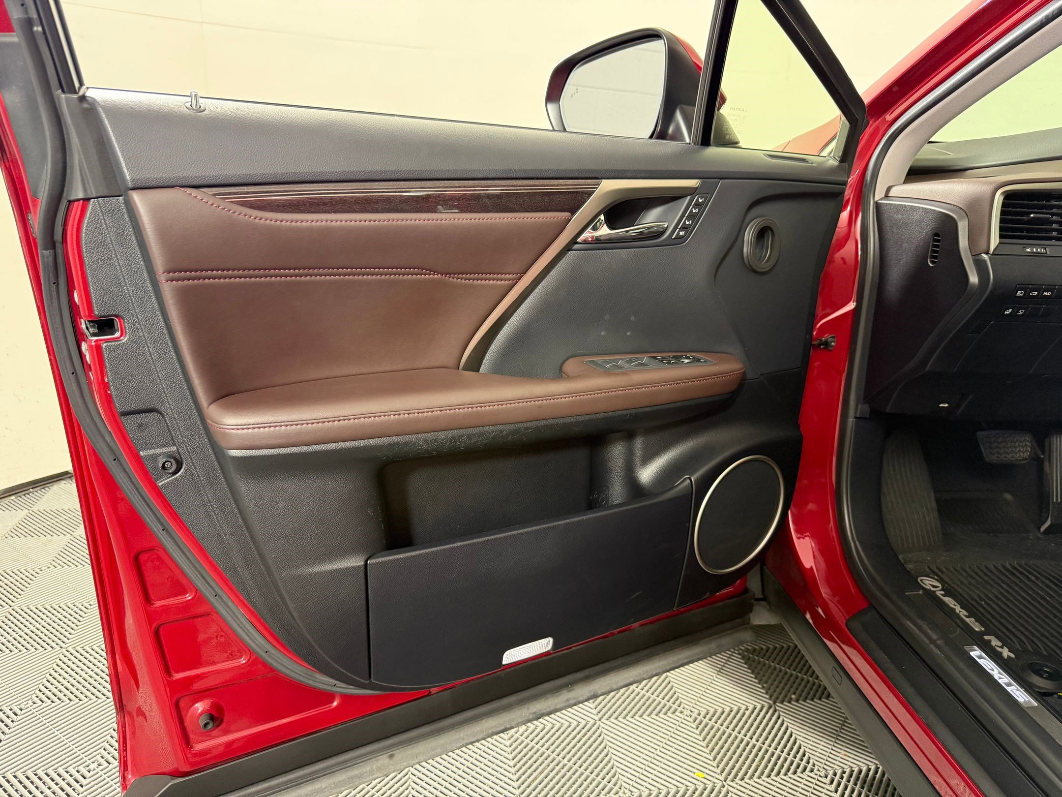 Used 2020 Lexus RX 350L Luxury w/ Accessory Package image 22