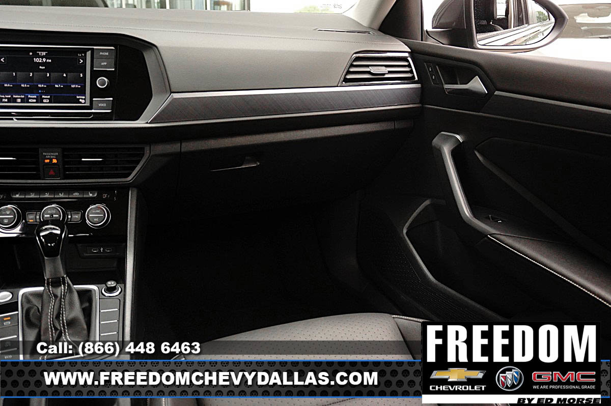 Used 2024 Volkswagen Jetta SE FWD image 29