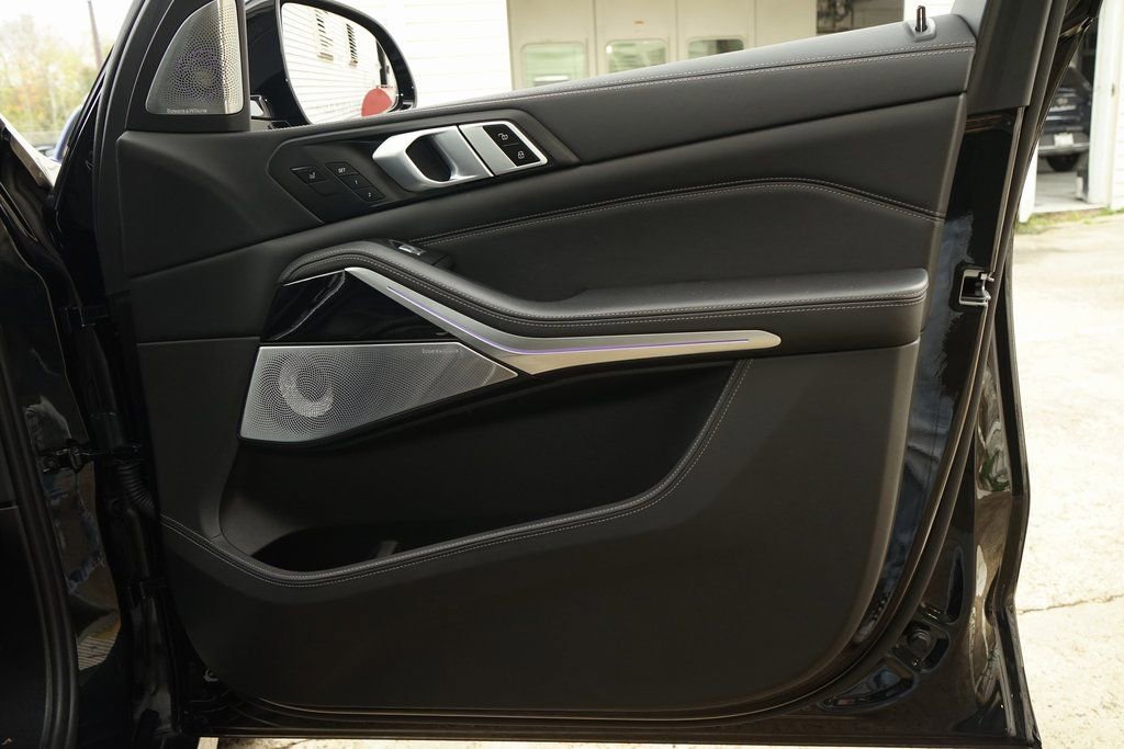Used 2025 BMW ALPINA XB7 AWD/4WD image 23