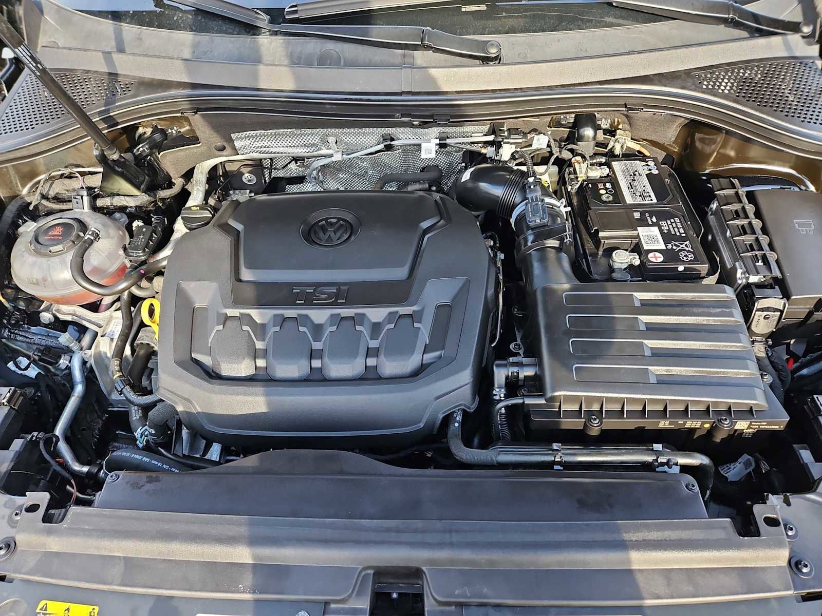 Certified 2023 Volkswagen Tiguan SEL R-Line image 40