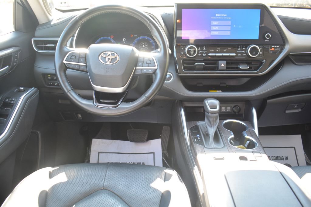 Used 2023 Toyota Highlander Limited AWD/4WD image 3