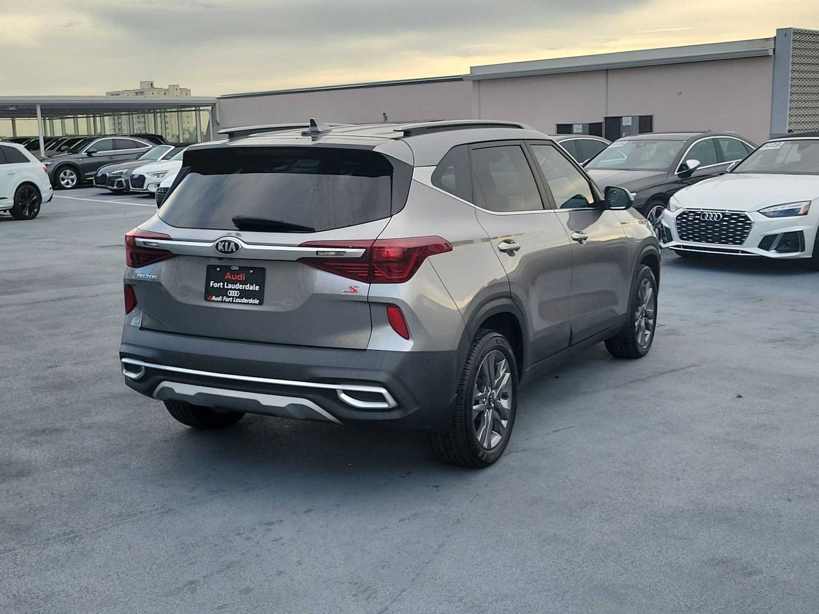 Used 2021 Kia Seltos S FWD image 6