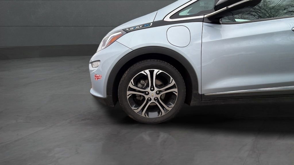 Used 2017 Chevrolet Bolt Premier w/ Driver Confidence II Package image 27