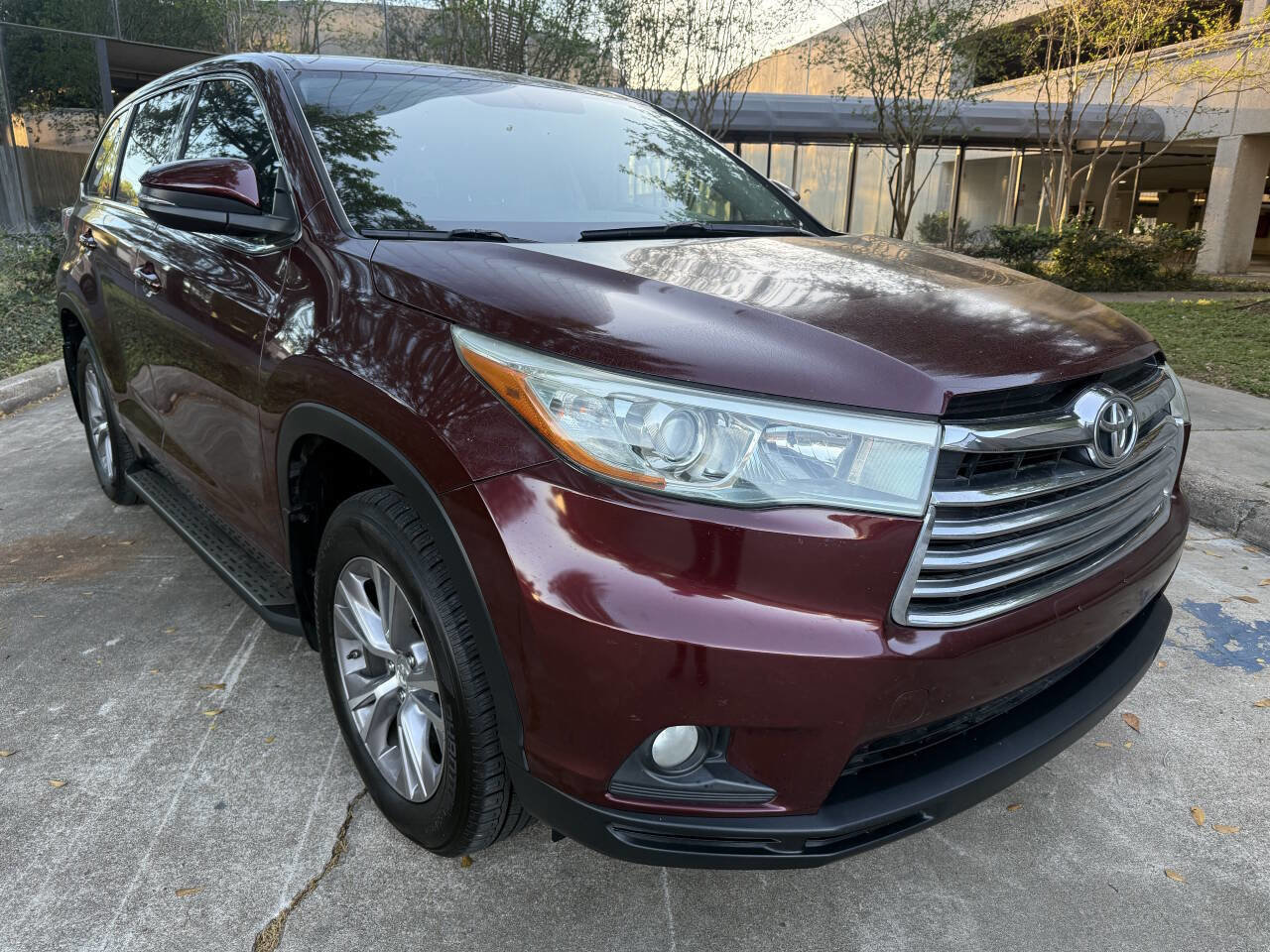 Used 2015 Toyota Highlander Plus FWD image 9