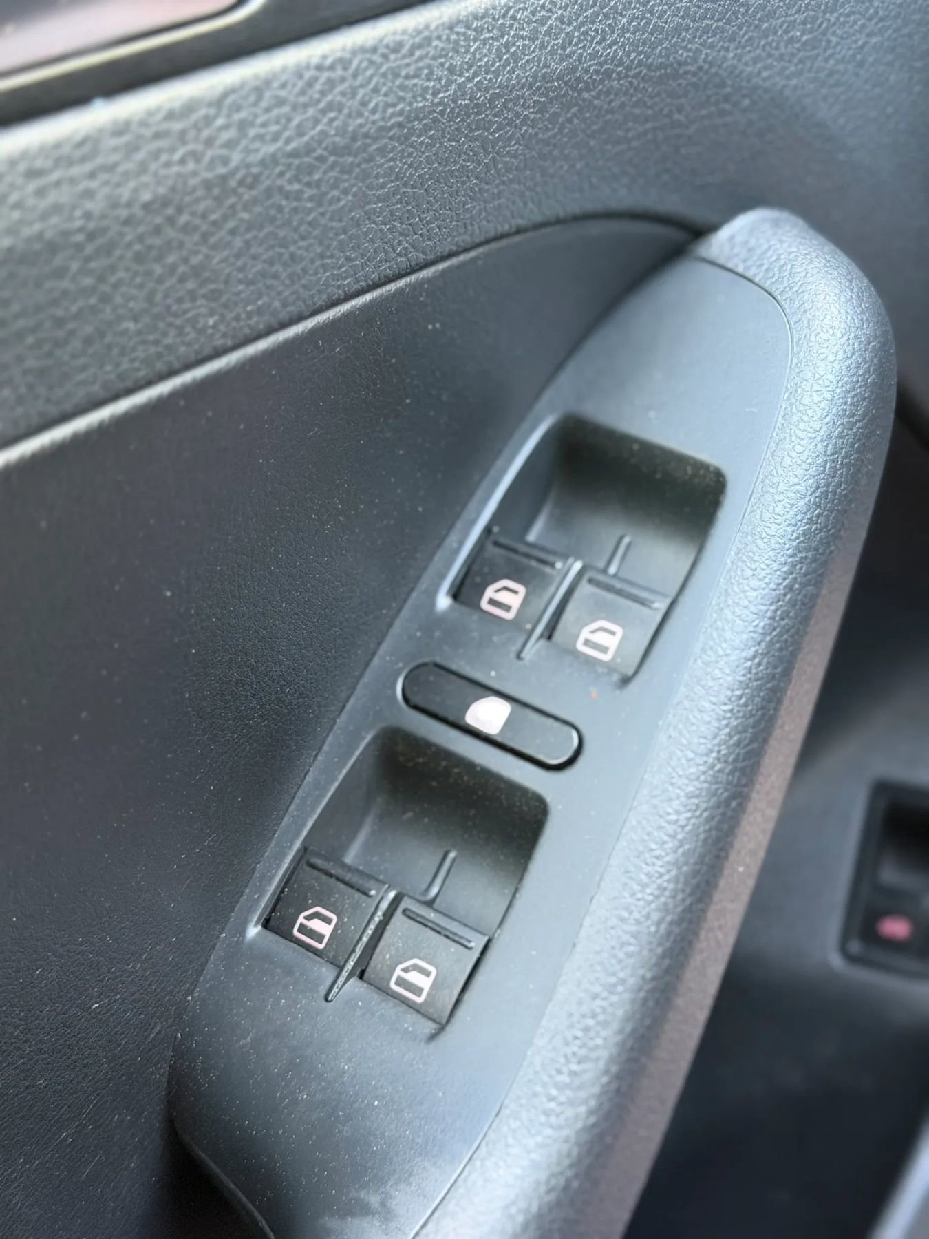 Used 2012 Volkswagen Jetta SE FWD image 24