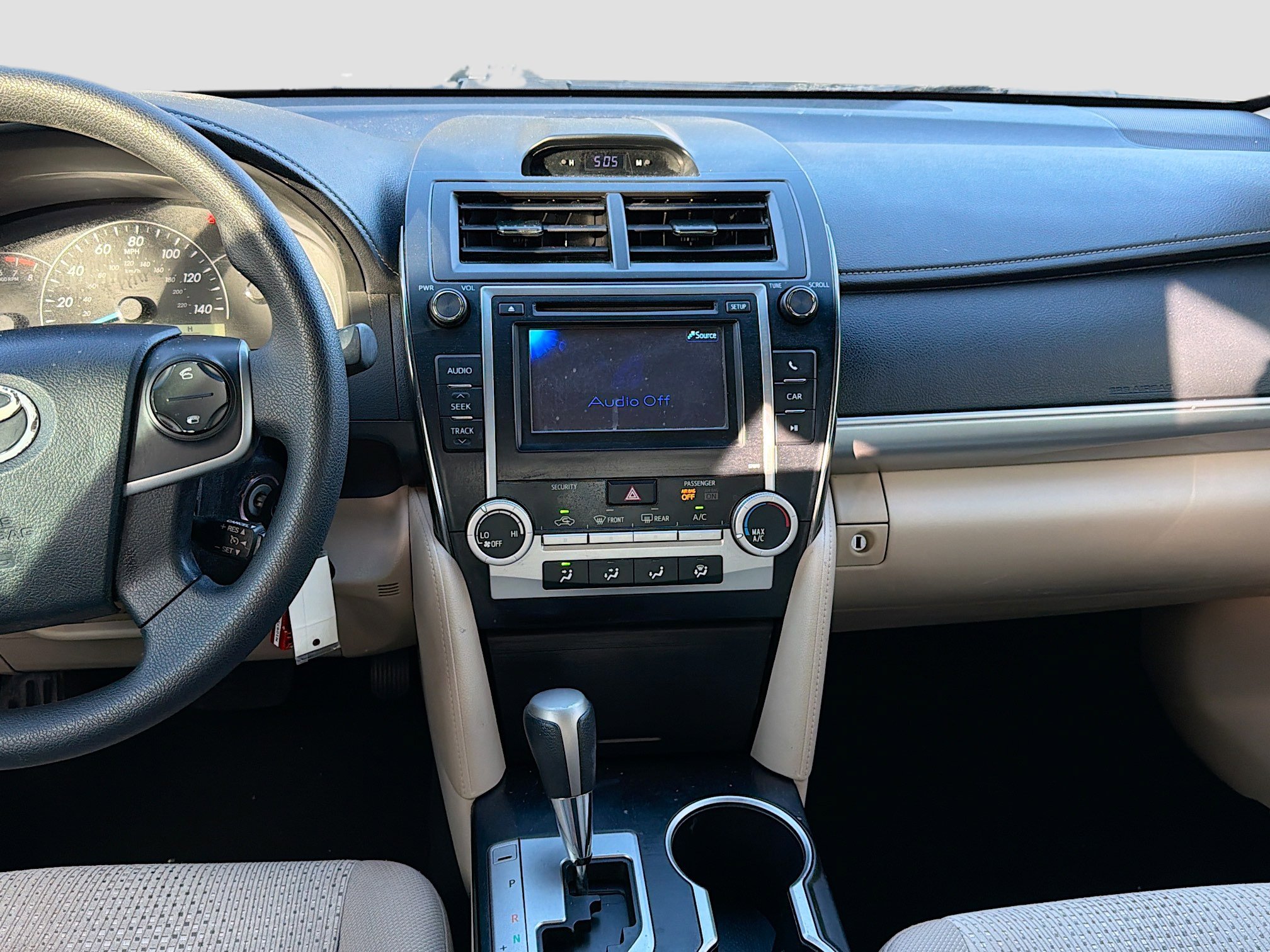 Used 2013 Toyota Camry L image 18