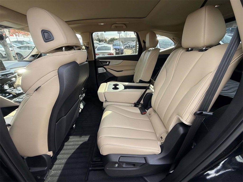Certified 2025 Acura MDX w/ Technology Package image 12