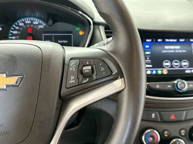 Used 2022 Chevrolet Trax LT w/ Premium Seat Package AWD/4WD image 9
