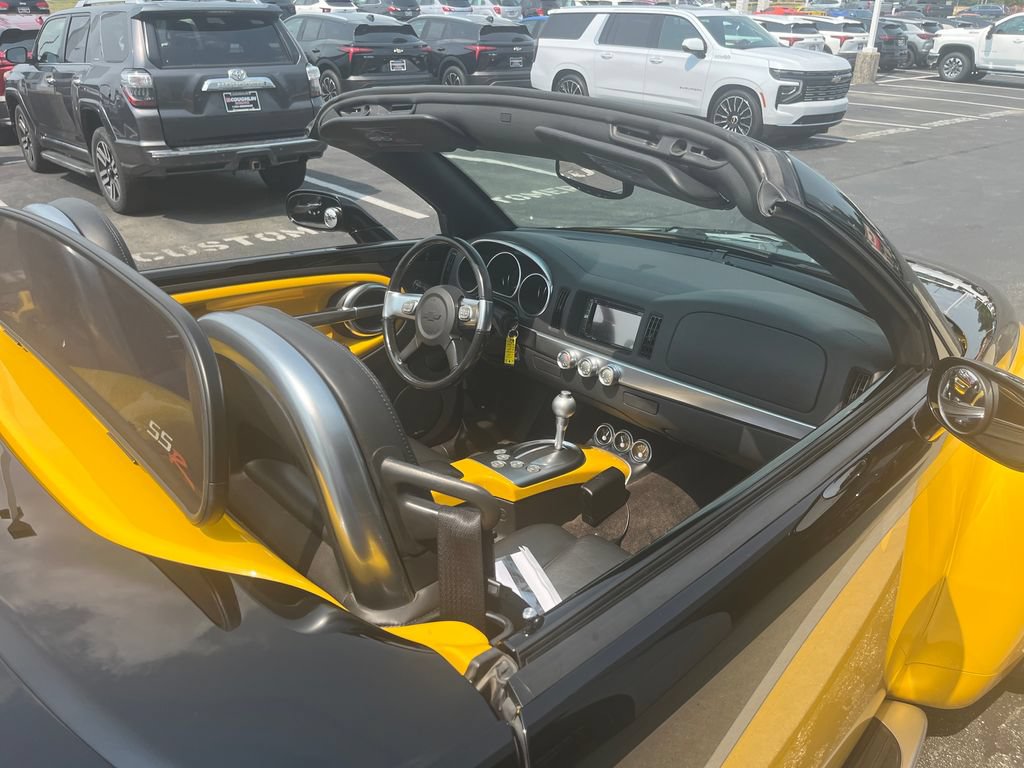 Used 2005 Chevrolet SSR w/ Preferred Equipment Group RWD image 28