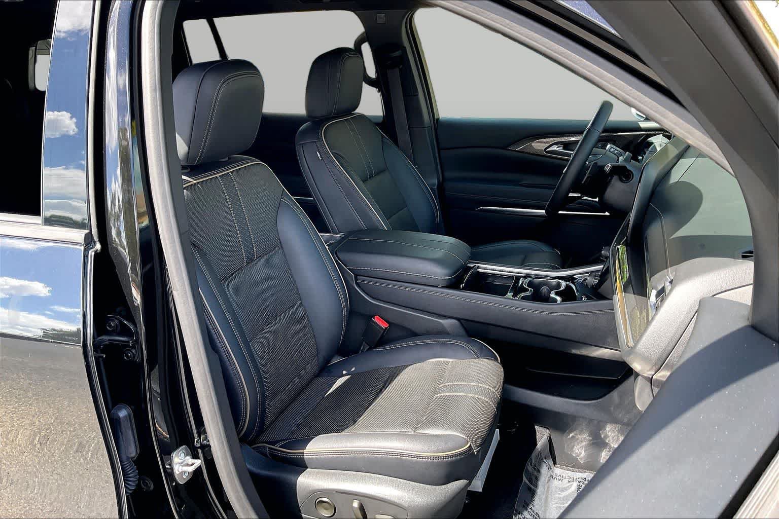 Used 2025 Chevrolet Traverse High Country w/ LPO, Floor Liner Package FWD image 14