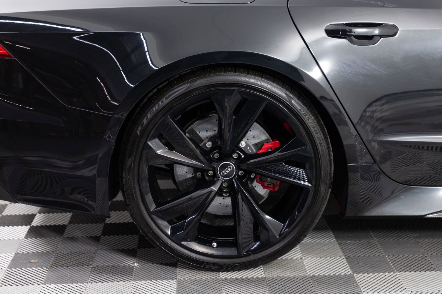 Used 2021 Audi RS 7 Sportback w/ Carbon Optic Package AWD/4WD image 39