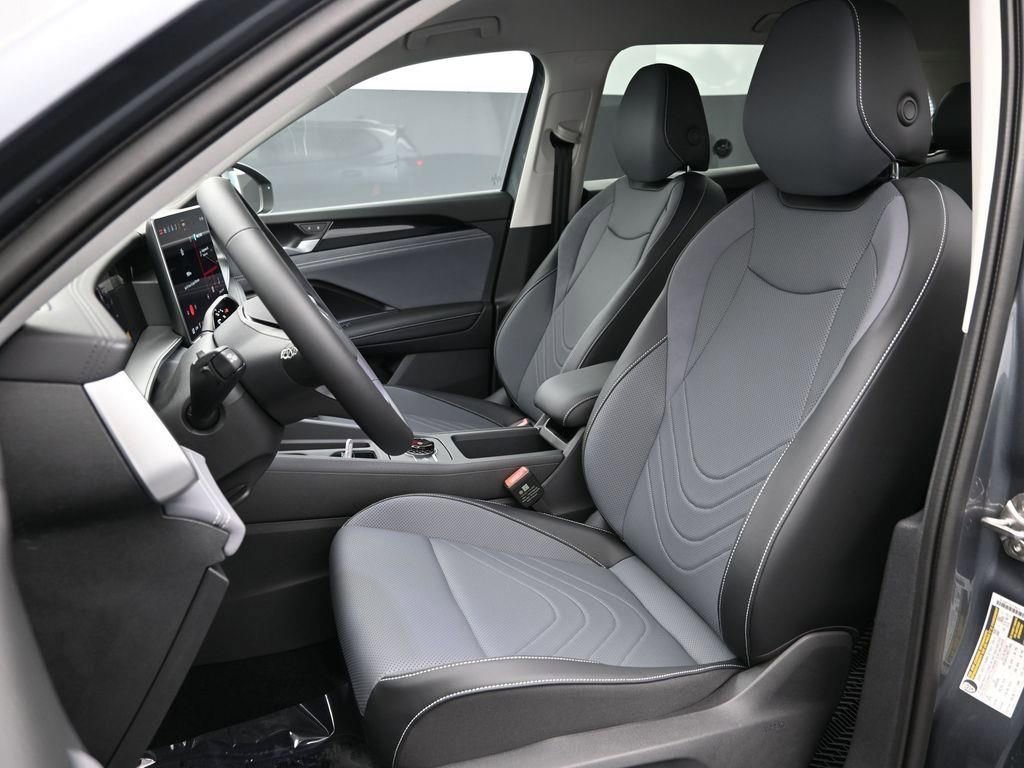 New 2025 Volkswagen Tiguan SE image 8