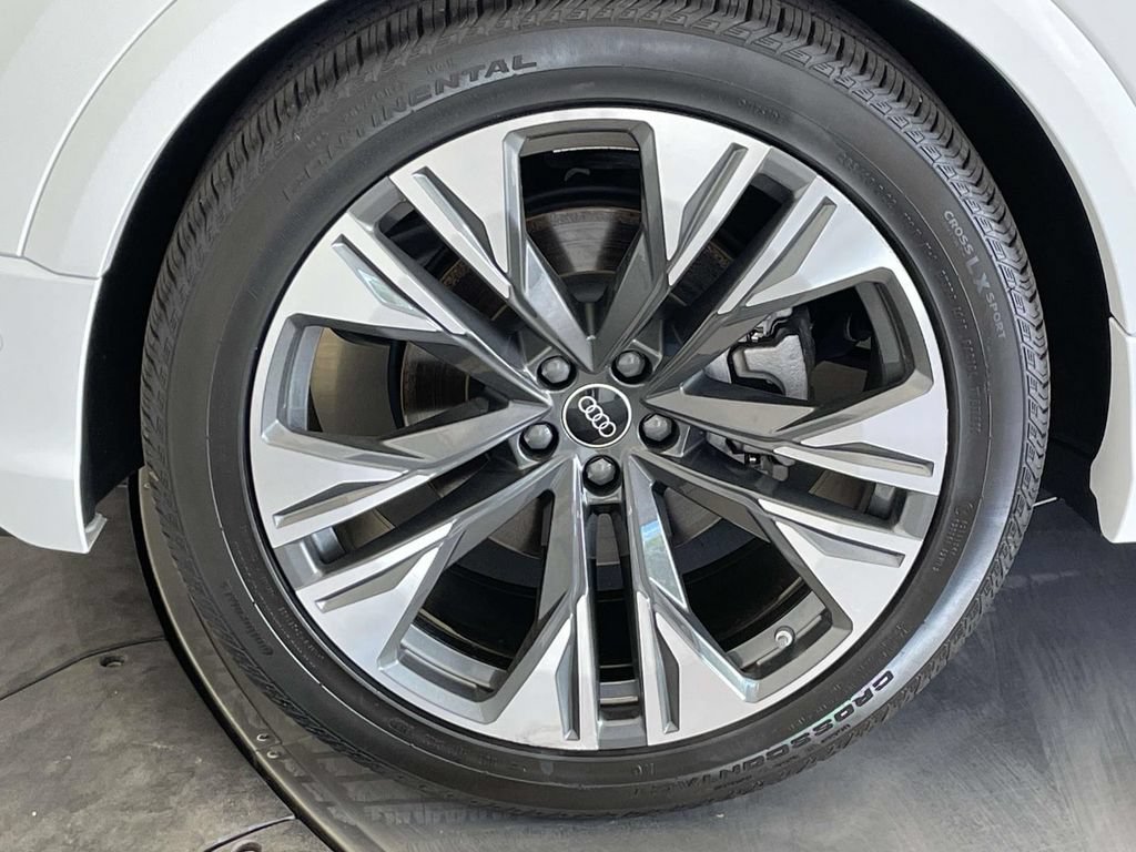 Certified 2025 Audi Q8 Prestige AWD/4WD image 13