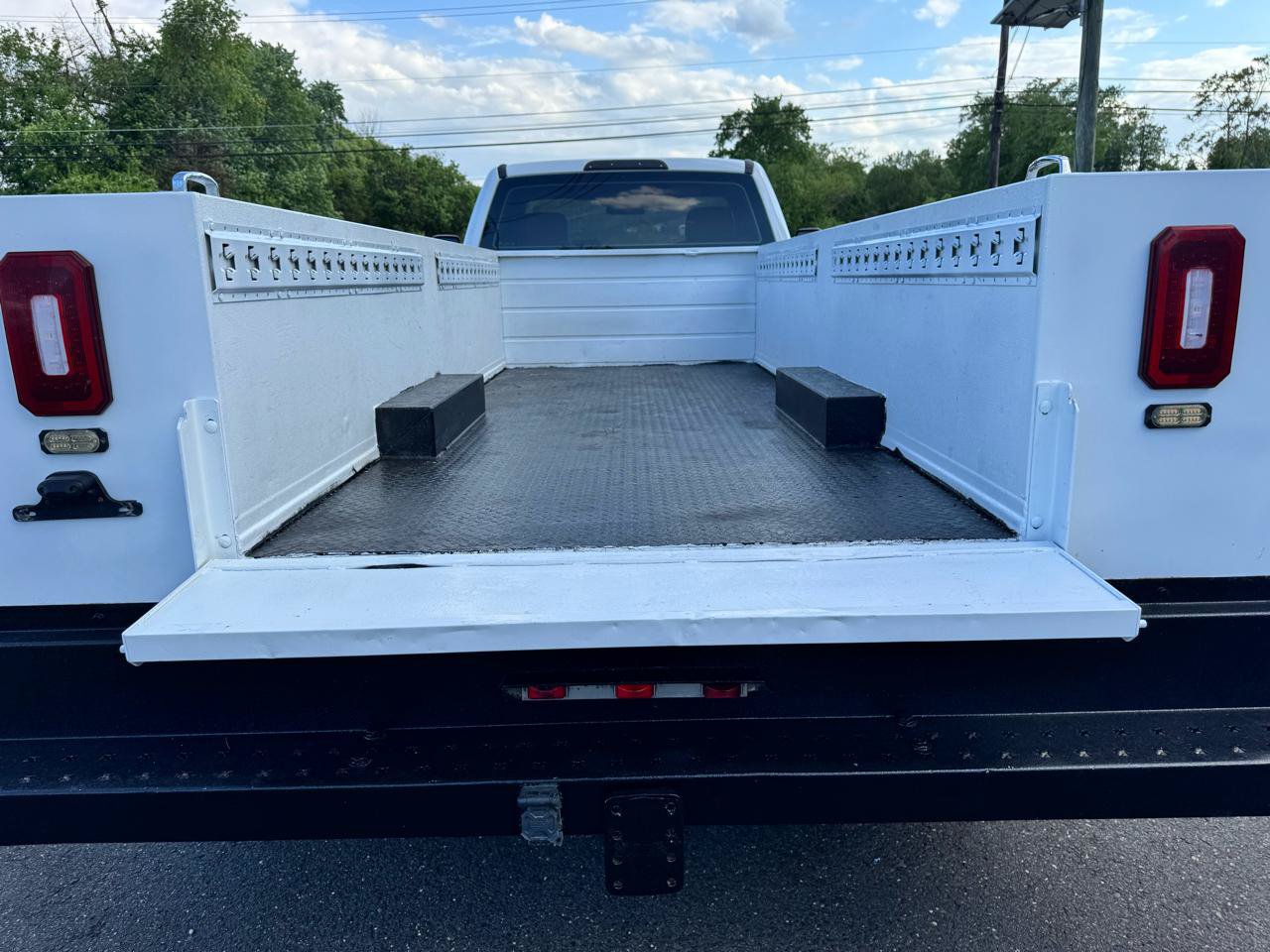 Used 2019 Ford F550 2WD Regular Cab Super Duty image 7