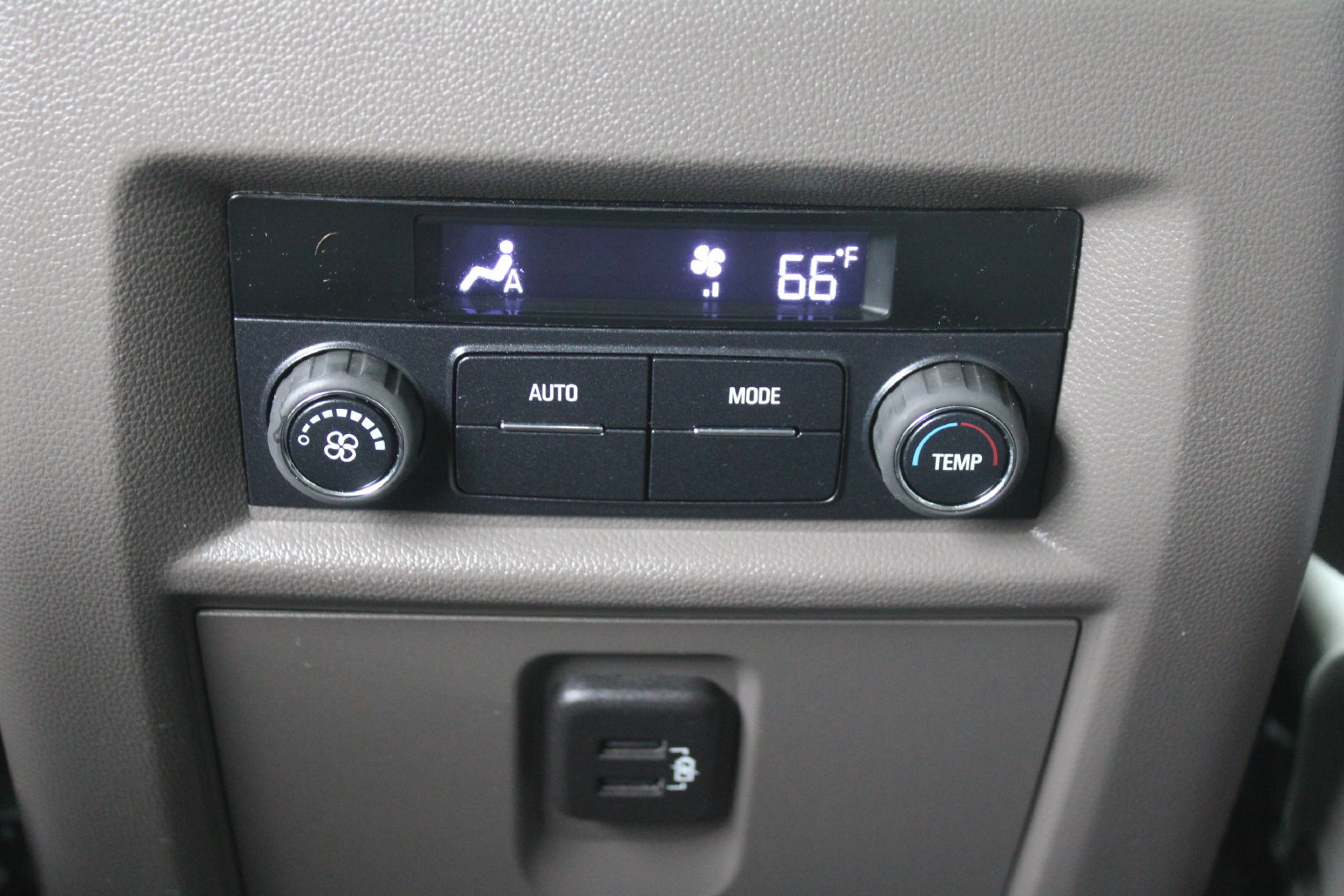 Used 2020 Chevrolet Traverse LT FWD image 28