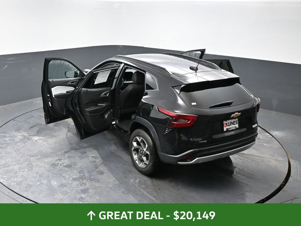 Used 2025 Chevrolet Trax LT image 63