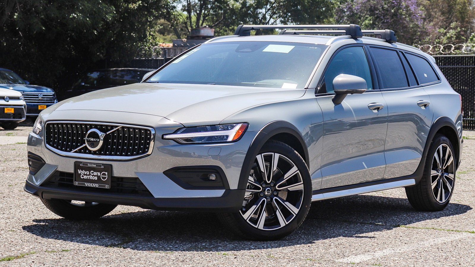 New 2025 Volvo V60 B5 Cross Country Ultra w/ Protection Package Premier