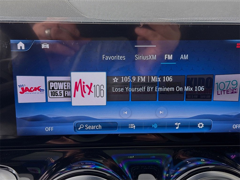 Used 2025 Mercedes-Benz GLB 250 4MATIC image 16