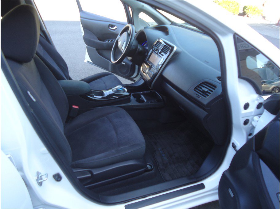 Used 2016 Nissan Leaf SV w/ Premium Package FWD image 17